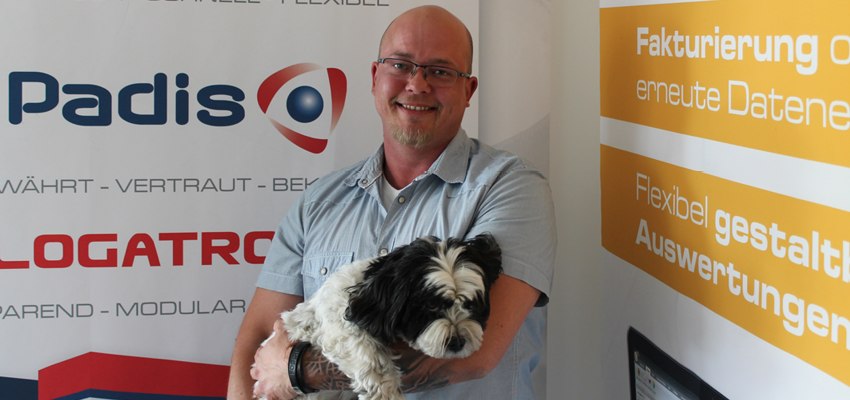 Person der BITE AG mit Hund